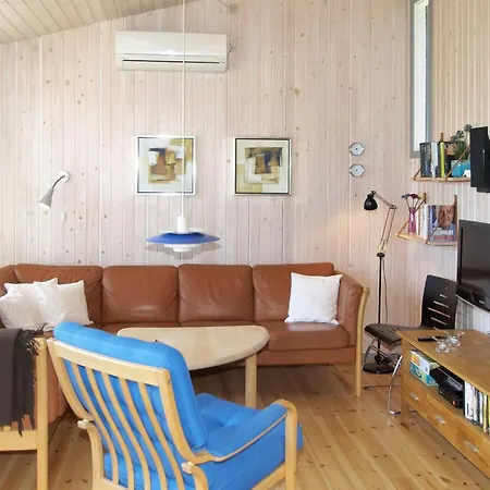 Jolanda - 800m From The Sea By Interhome